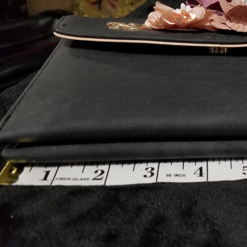COPY - COPY - COPY - Pearl & Roses Handbag - Picture 6 of 11